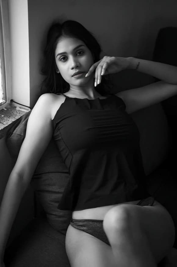 Insta Model Reet Pamnani Nude Photoshoot Revealing Her Hot Curves - Image 2