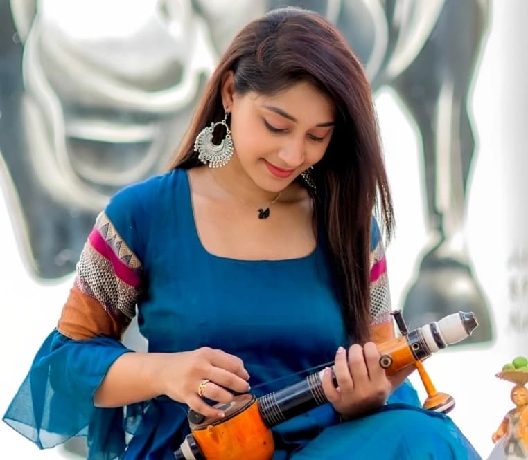 Famous Influencer Leaked Nude Video Showing her Tits and Teasing her Bare Ass - Image 2