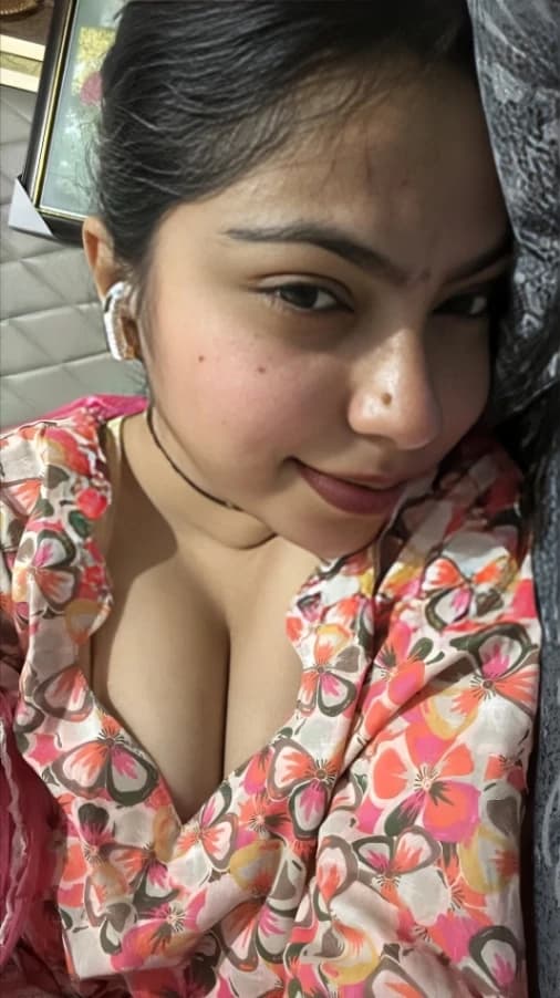 Married Wife MMS Full Nude Legs Wide Masturbating with Massive Dildo - Image 2