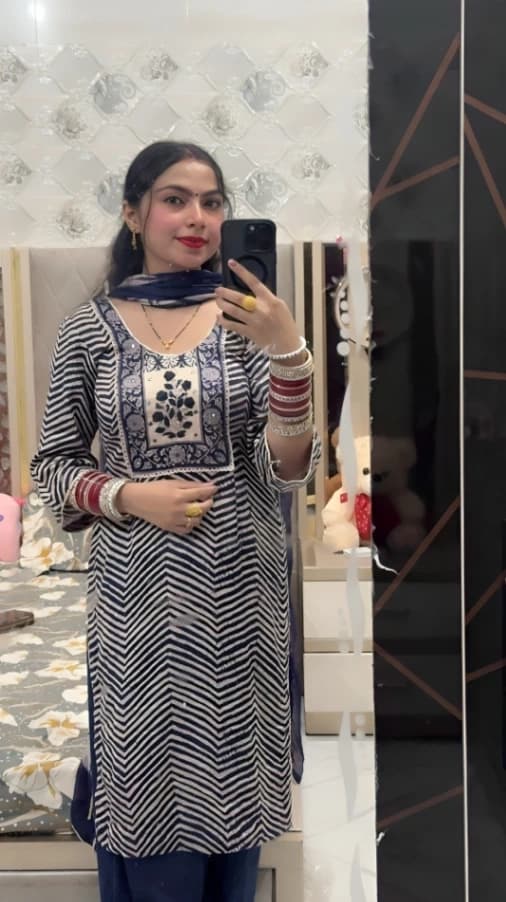 Married Wife MMS Full Nude Legs Wide Masturbating with Massive Dildo - Image 5