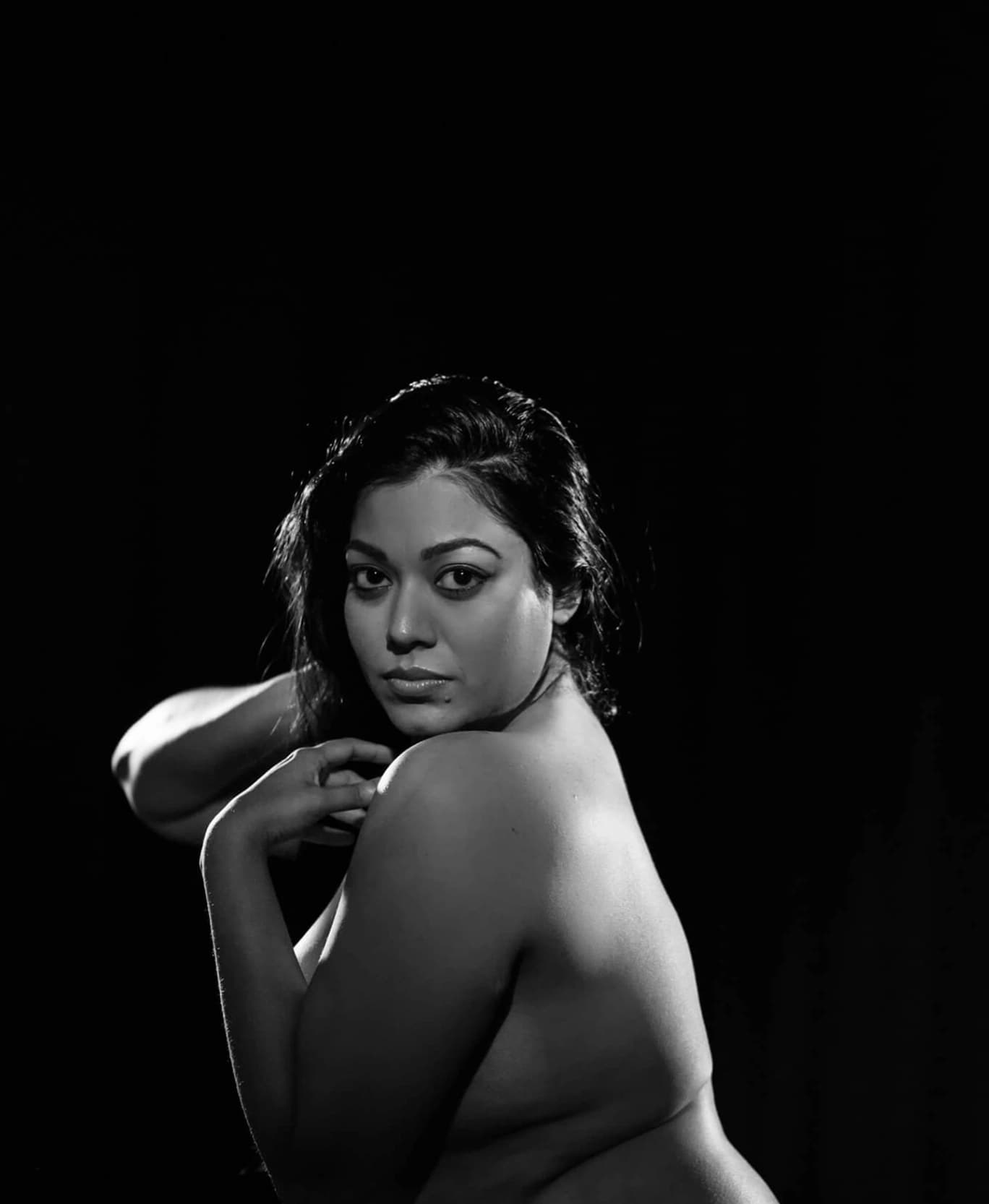 Desi MILF Saroni Roy Model Flashes Her Massive Boobs in Public - Image 7