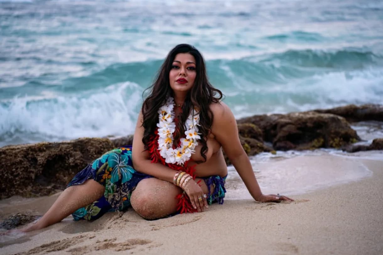 Desi MILF Saroni Roy Model Flashes Her Massive Boobs in Public - Image 10