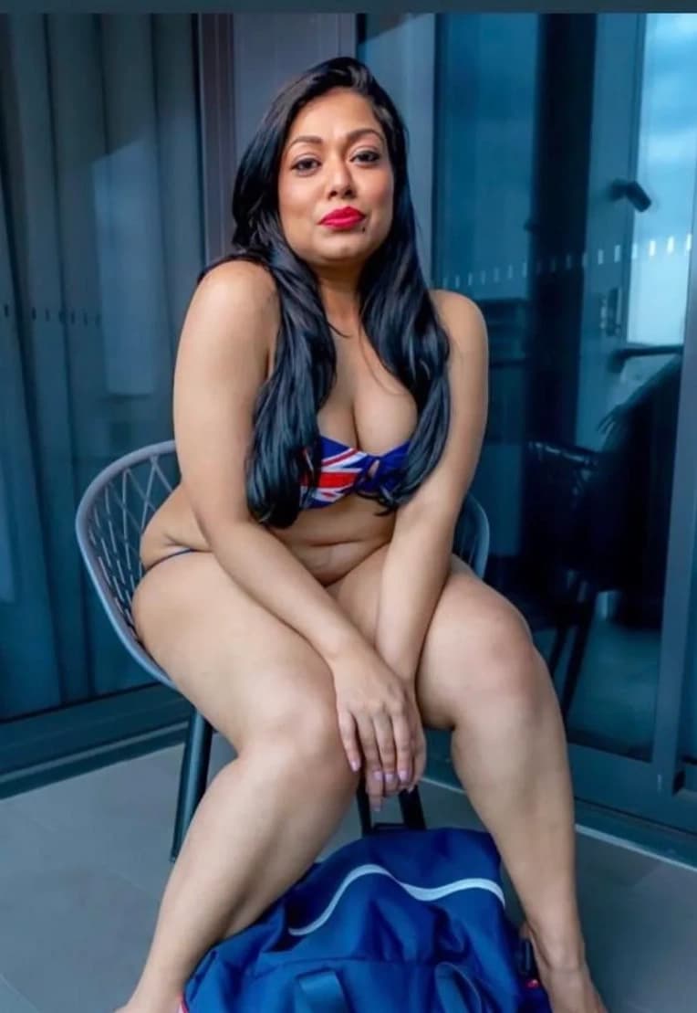 Desi MILF Saroni Roy Model Flashes Her Massive Boobs in Public - Image 14