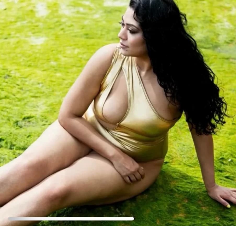 Desi MILF Saroni Roy Model Flashes Her Massive Boobs in Public - Image 23