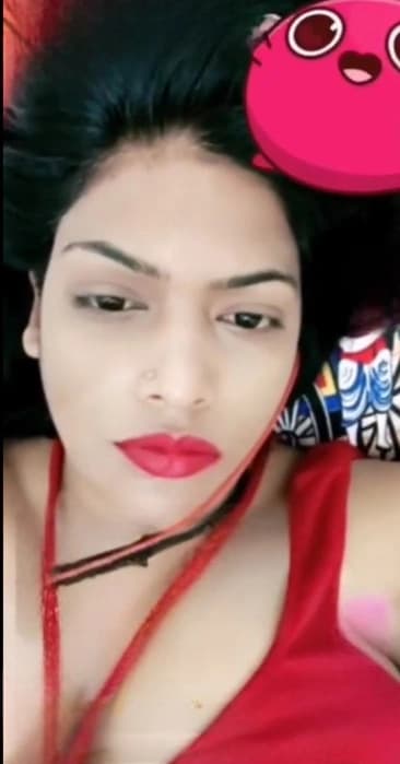 Sexy Momo Bhabhi Goes Topless in Live Chamet Show Shwoing Her Big Boobs on Bed - Image 1