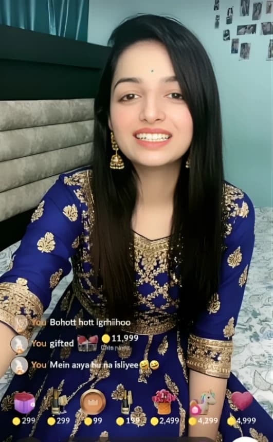 Simran Instagram Influencer Nude Tango Live Video Teasing and Showing Big Boobs with Cute Facial Expressions - Image 1
