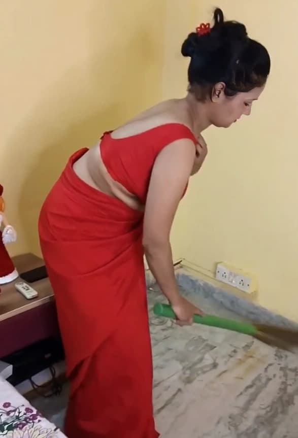 Desi Kaam Wali Bai Nude Blowjob and Boob Job with Closeup Pussy View - Image 1