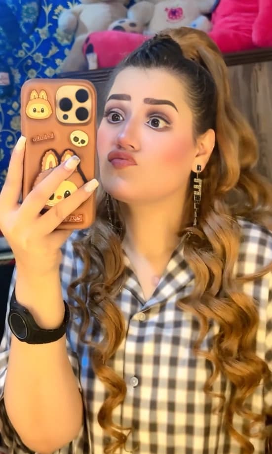 Famous Influencer Hina Shaikh Viral MMS Video Full Nude Boobs & Giving a Mind-Blowing Blowjob - Image 1