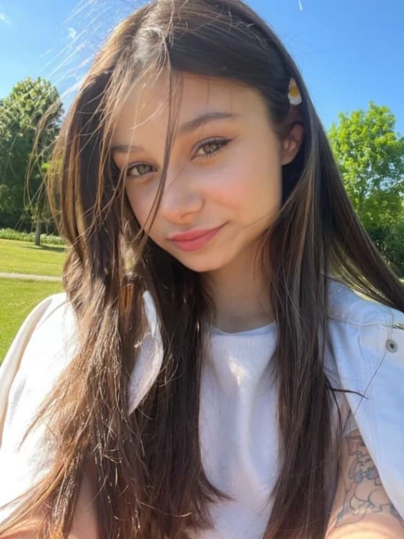 Insta Model Mia Fully Nude Boobs Tease and Spreads Legs Wide for Pussy Closeup - Image 1