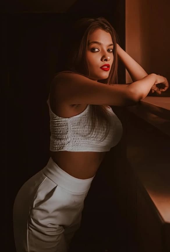 Hot Insta Model Riya Stripping Her Saree Full Nude Showing Her Curvy Body - Image 3